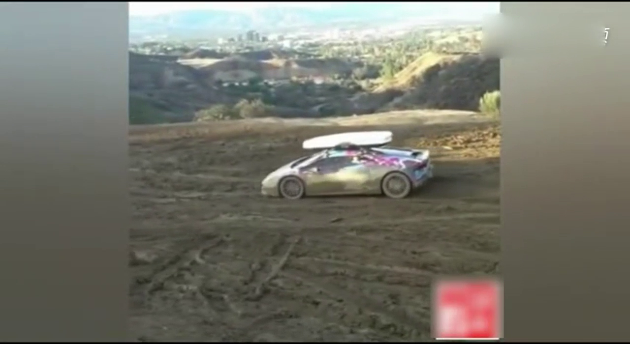 土豪的世界你不懂，竟然开着兰博基尼跑车玩越野，这得多伤车！