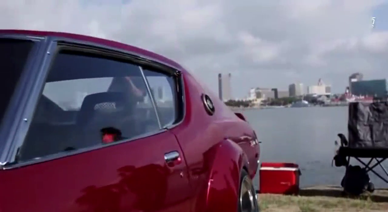 经典的外形，强劲的动力，这才是最霸气的跑车！