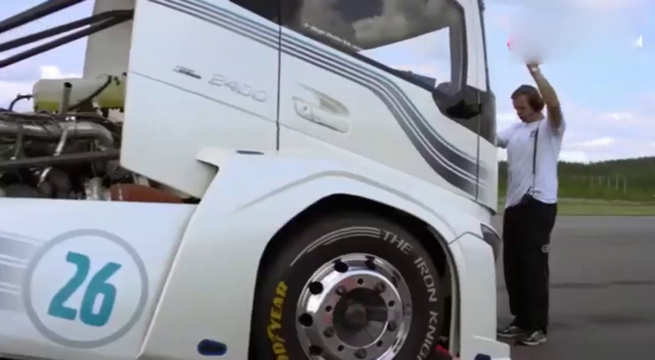 2400马力配双离合，来看世界最快沃尔沃卡车！