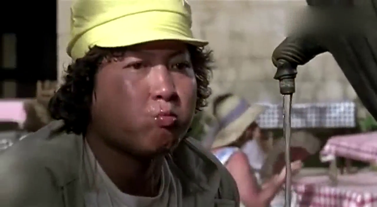 为了救美女，能把面包车开出跑车的效果，真的太佩服了