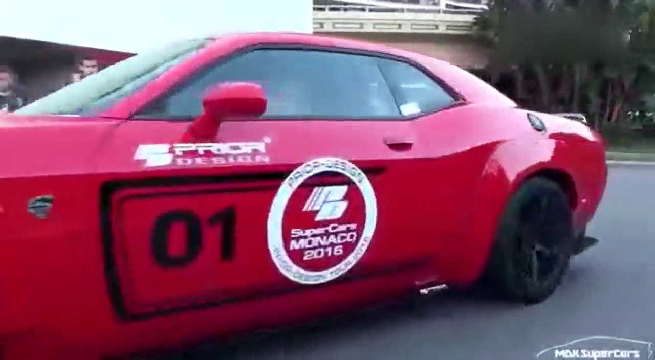土豪开超级跑车炸街，买跑车就是这么玩的
