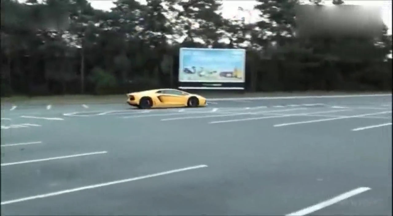 要出大事了！数千辆超级跑车集聚一地，科尼塞克为首布加迪法拉利