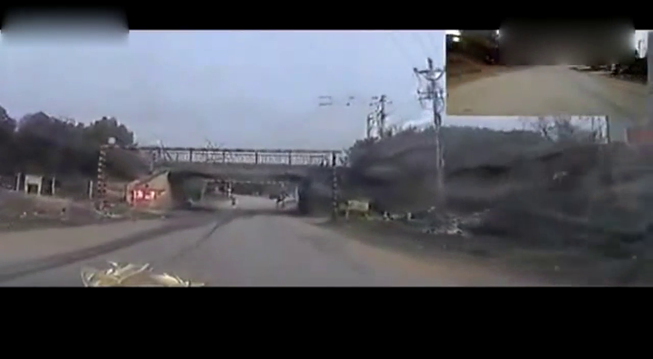 上坡途中突遇前方大卡车刹车失灵，吓得我动弹不得