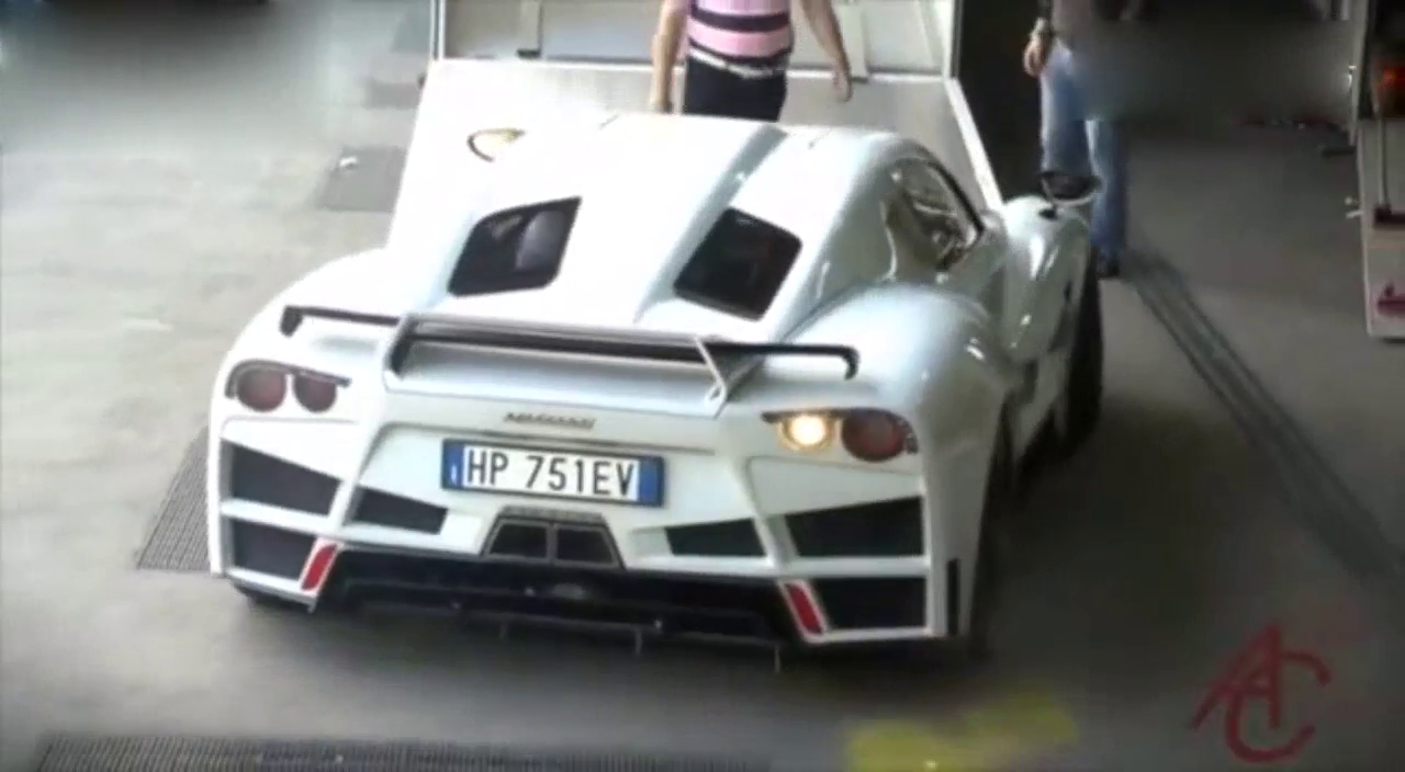 这跑车的开门方法压倒全场