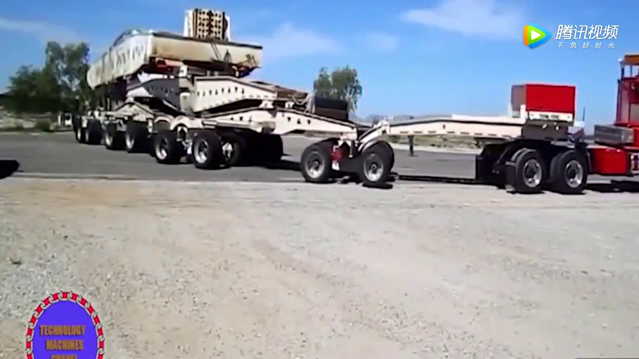 地球上最长的卡车 最大载重量高达五百吨！