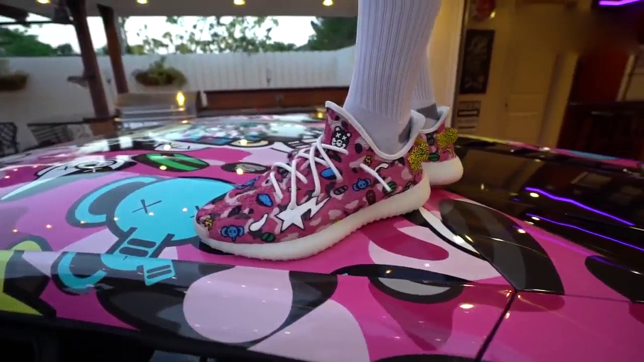 400万的跑车被烧是什么感觉？土豪：这下我用什么搭配鞋子？