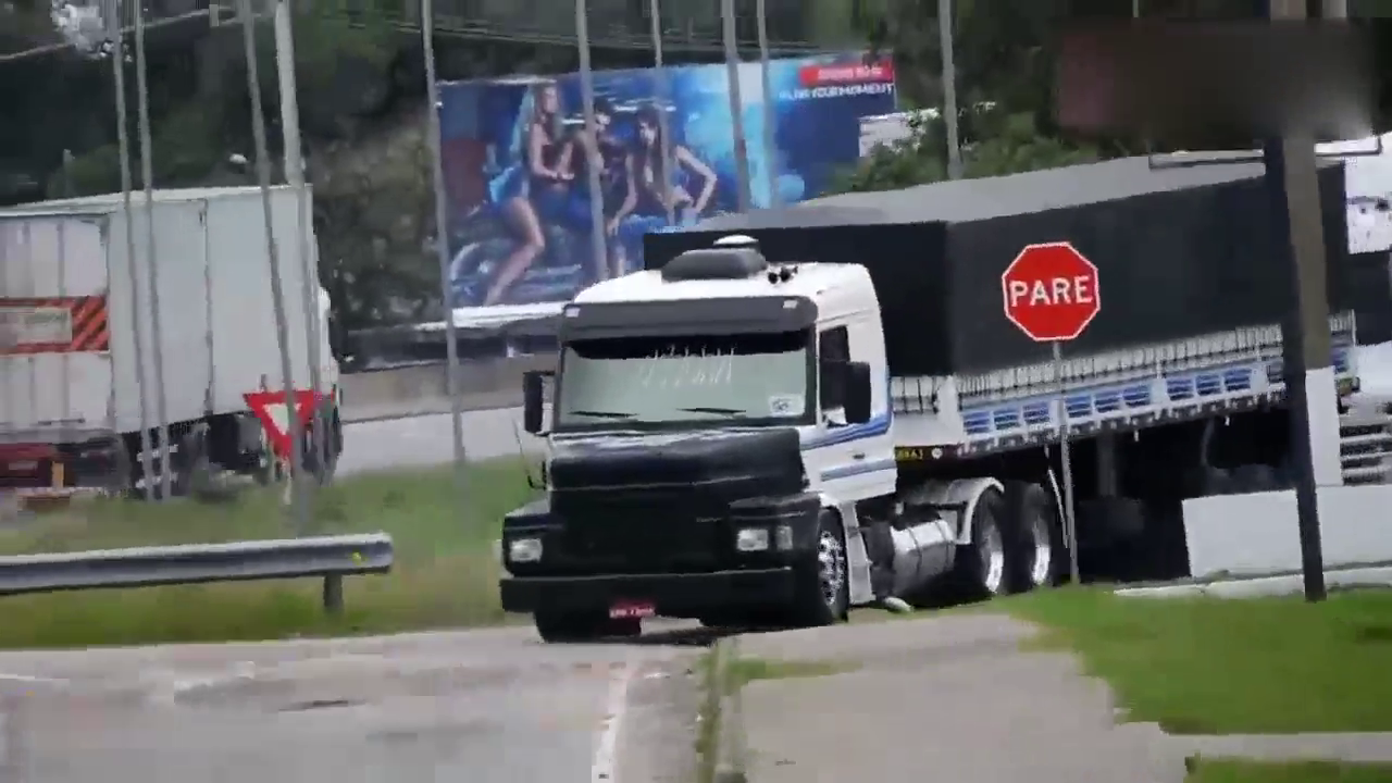 爱改装的司机，卡车也能玩低趴