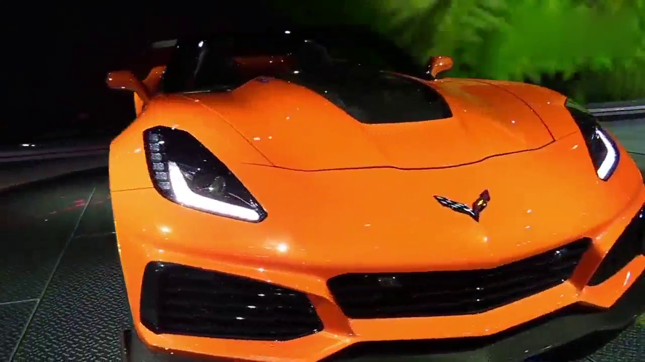 2018克尔维特敞篷跑车，看到四个排气管，才知道它不简单