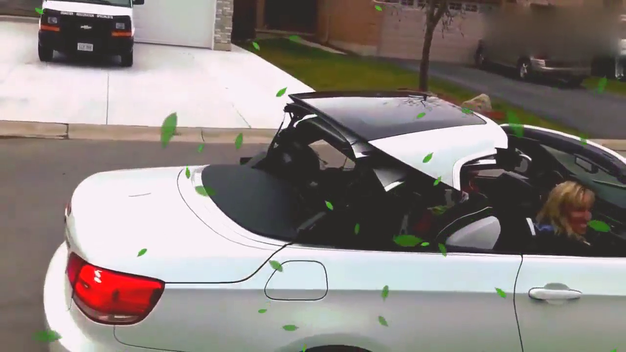 宝马敞篷跑车关闭天窗，科技感十足，现实中的变形金刚帅到没朋友