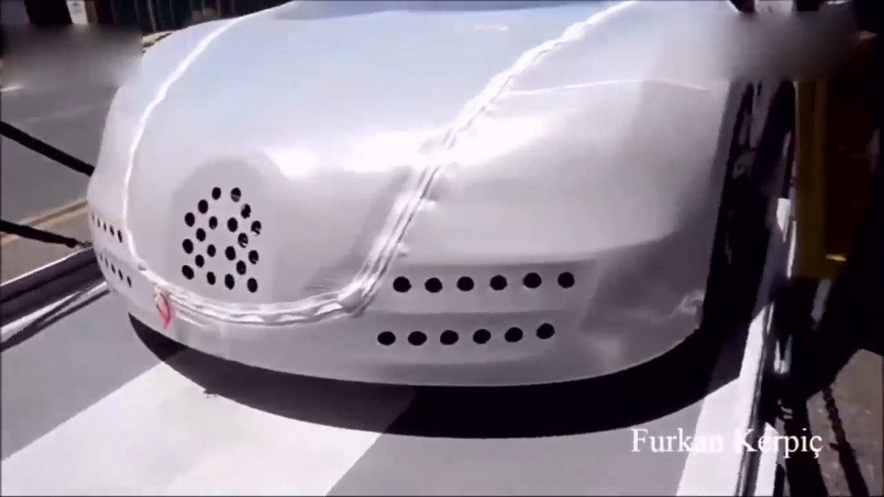 4000万布加迪跑车撕下车膜那一刻，4S店工作人员紧张了