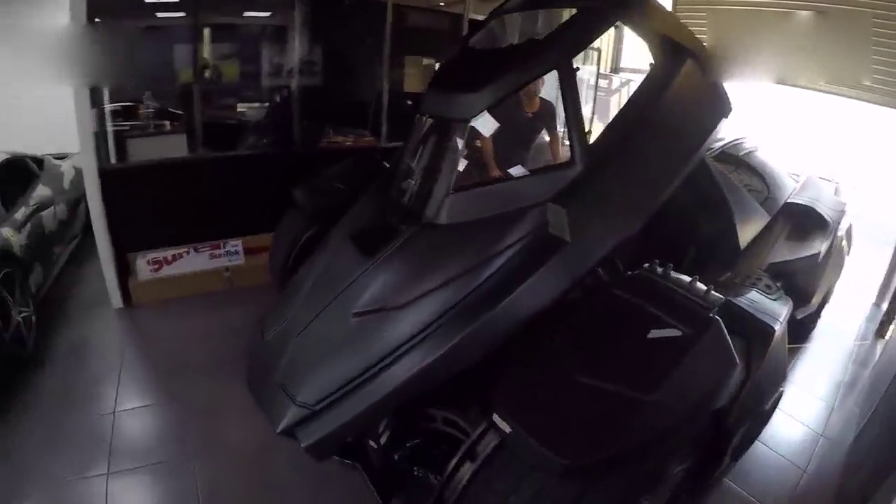 世界最奇特的跑车全身碳纤维，启动那一刻兰博基尼都不敢出声了