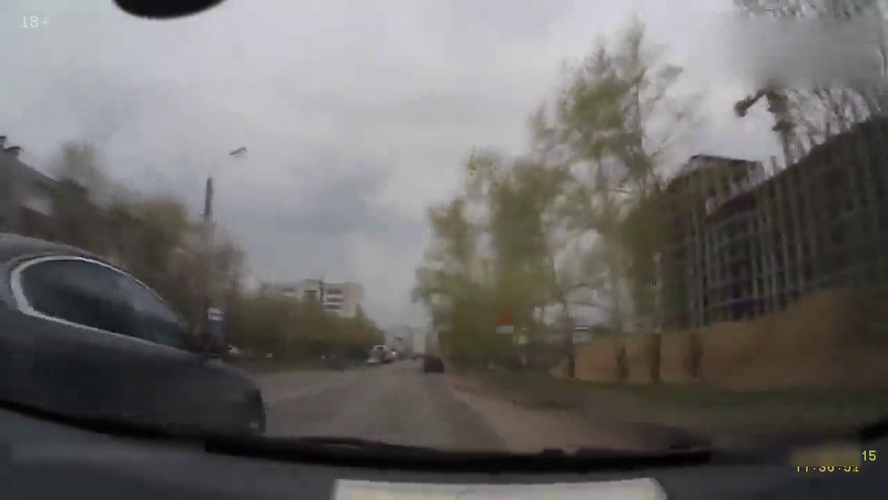 上路要小心！ 超级豪华跑车的惨烈大碰撞合集