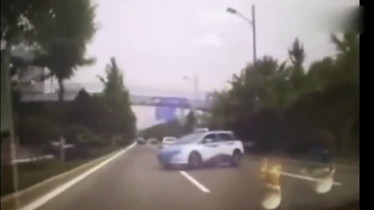 出租车失控，表演360度漂移旋转