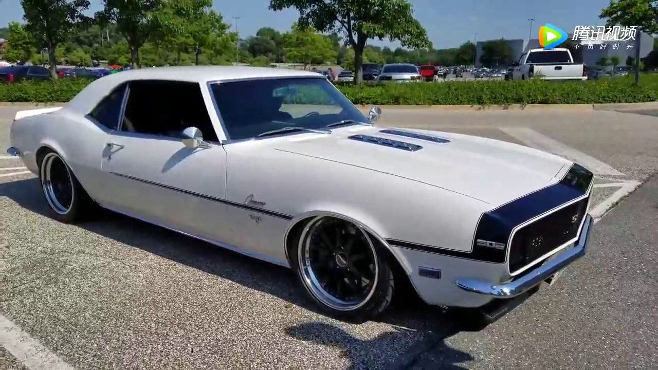 土豪改装老爷车，车身还能自动升降，听到车声秒杀跑车