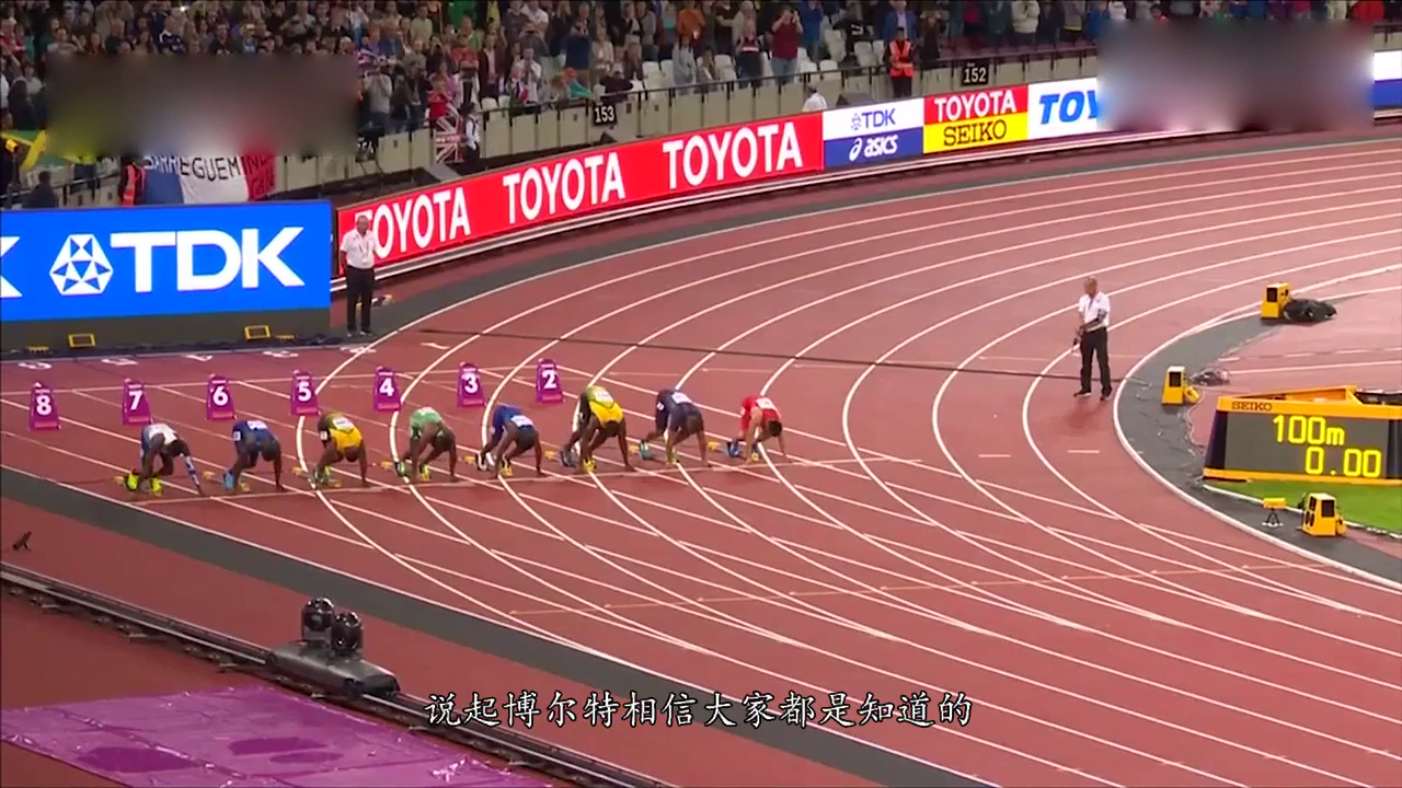 短跑运动员跟跑车比赛，跑车居然只能持平