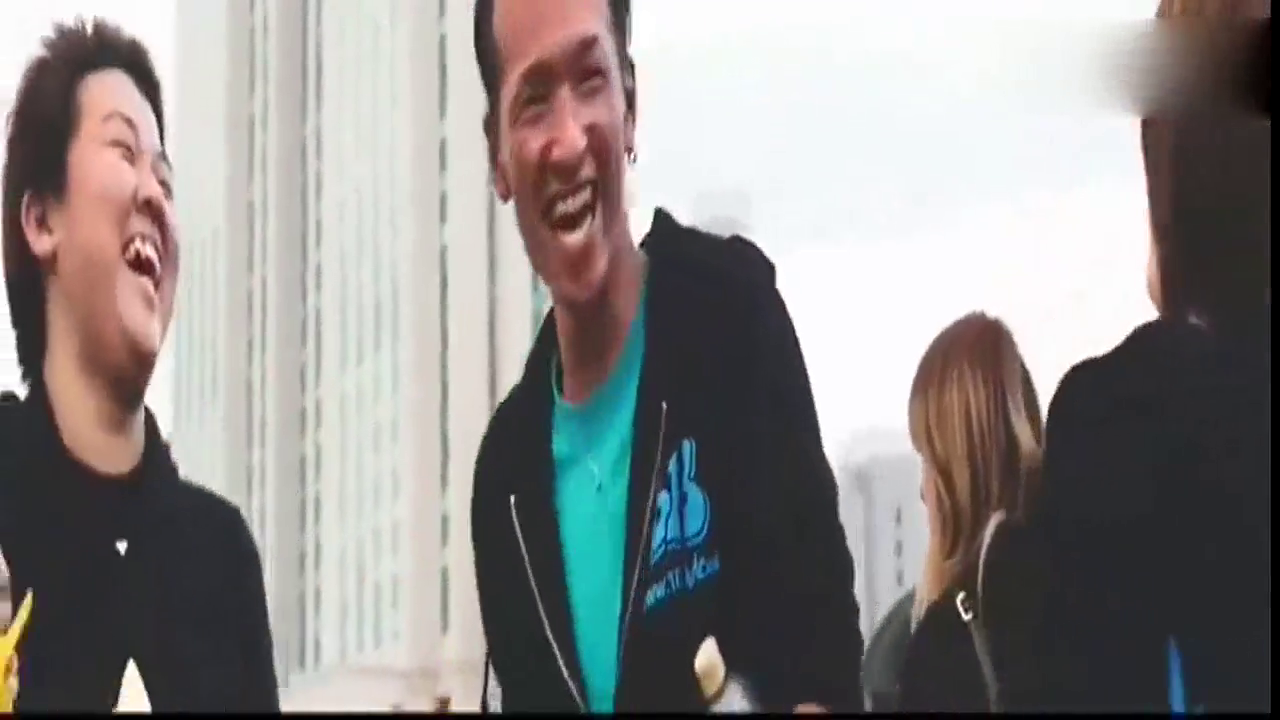 改装车聚会中没想到杀出一辆黑马，颜值简直逆天，但音乐好美！