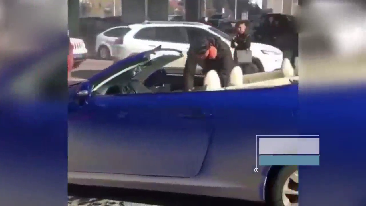 患病男子驾敞篷跑车逆行 撞公交后不断蹦跳戏耍！