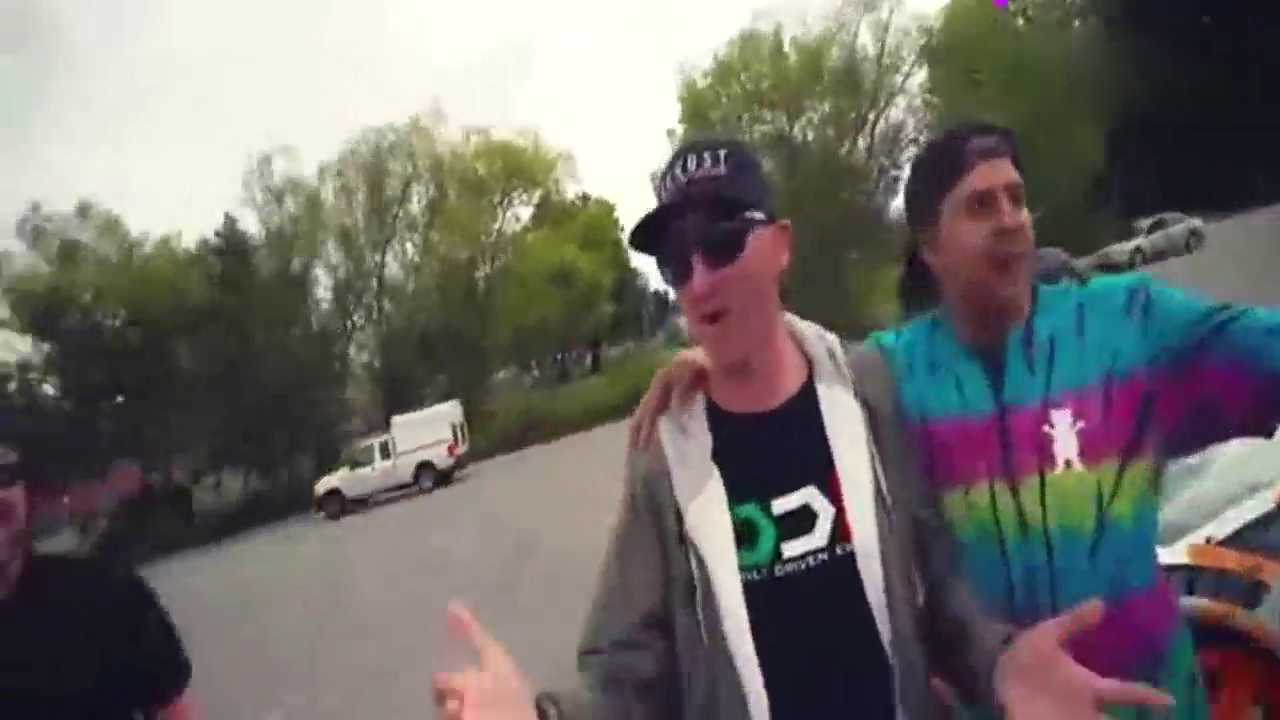 有个当土豪的朋友就是爽，价值千万的跑车说送就送！