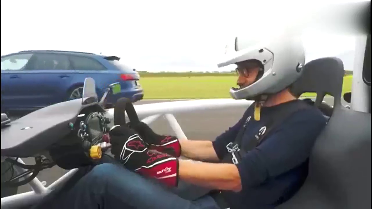 奥迪RS6与Ariel Atom轻量化跑车比加速，这回你看好谁呢