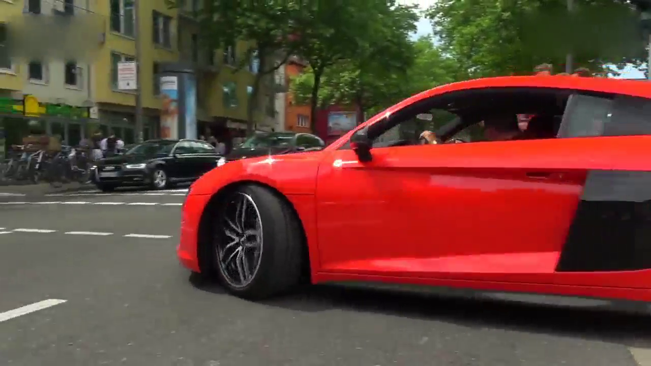 奥迪R8 V10加上跑车!响亮的排气声音!