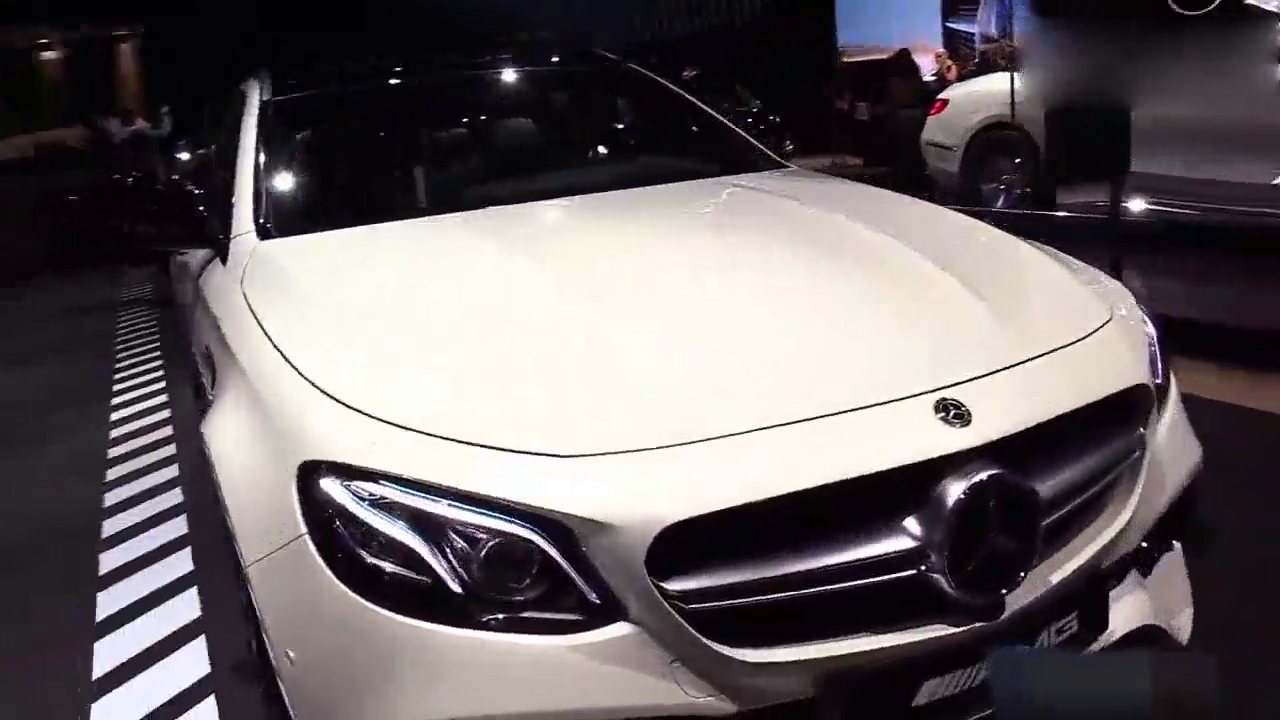 奔驰放大招了，新款旅行车，3秒破百，颜值超赞