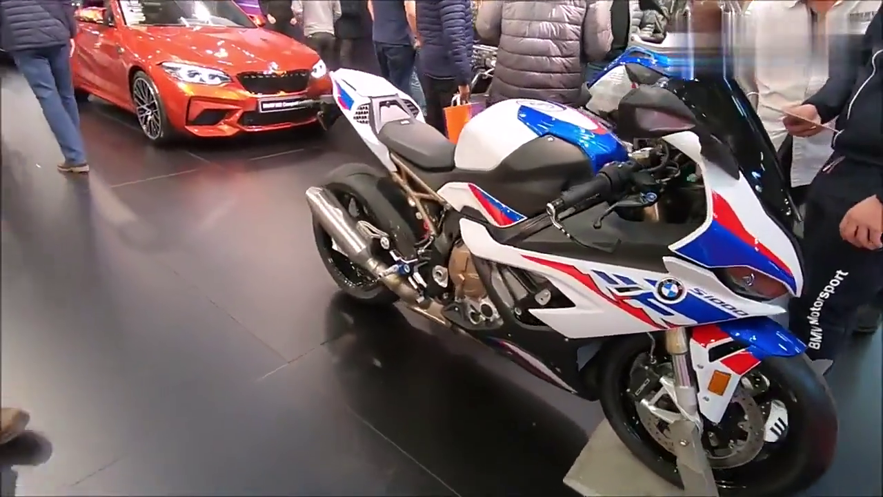 跑车界美男子，2019款宝马S1000RR实车展示，颜值相当高！