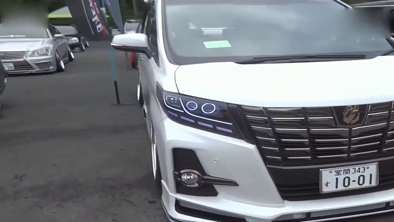 改装丰田埃尔法，商务车秒变百万跑车 厉害了！