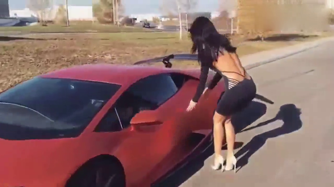 给你一辆 兰博基尼跑车和妹子 你选谁