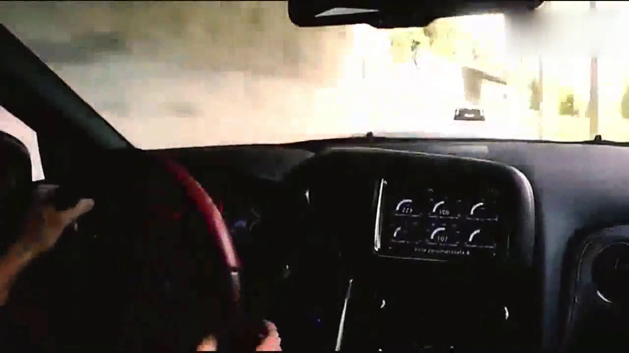 日产战神GTR山路狂追帕加尼跑车，进隧道3秒后才是霸气的开始