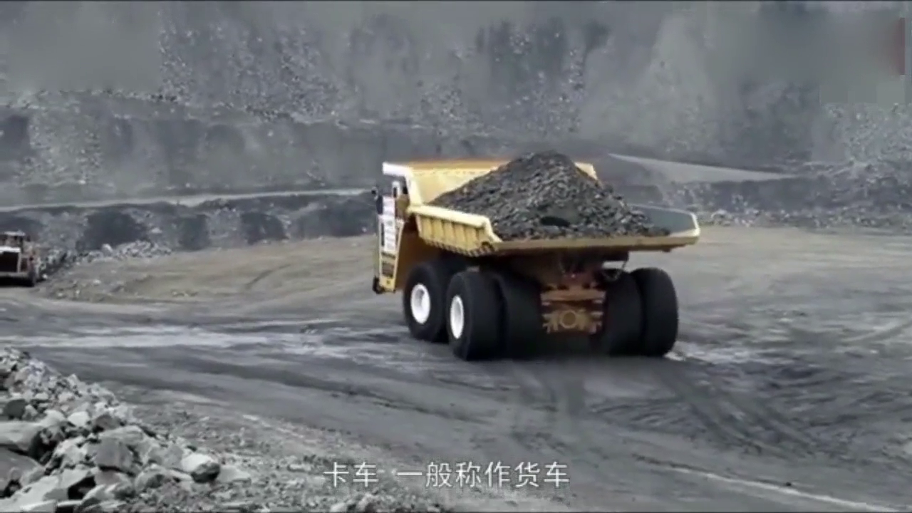 世界上最大的卡车，一个轮胎可换一辆宝马？