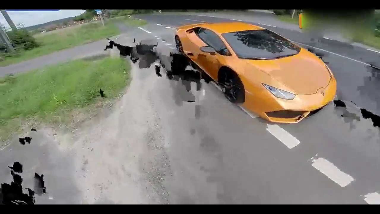 来体验下驾驶兰博基尼飓风跑车的第一视角，身临其境