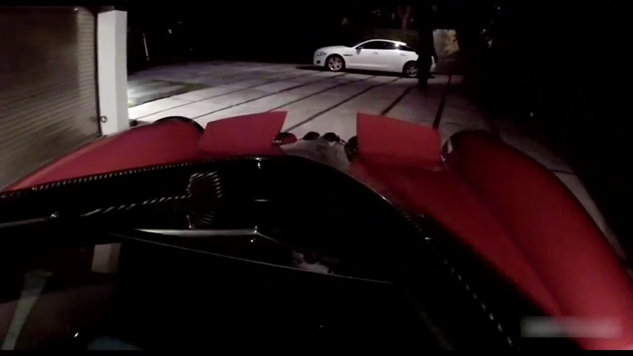 万万没想到，在黑夜中的帕加尼跑车，这氛围灯也太帅气了