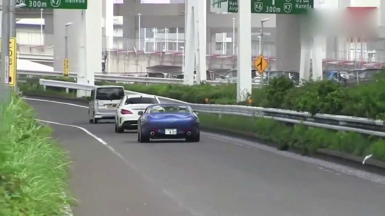 各种跑车聚集街头，当踩油门那一刻，犹如一阵风！