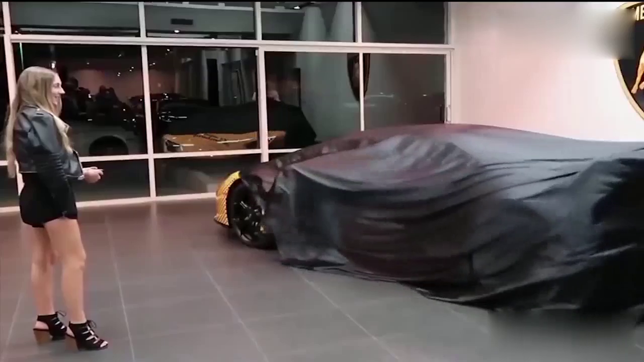 这么酷的跑车，女友竟然不喜欢，真是尴尬了！