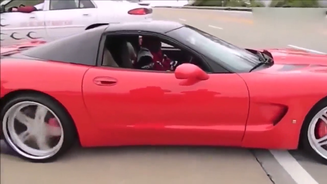 开跑车在公路上玩漂移，下一秒看的我吓出一身冷汗！