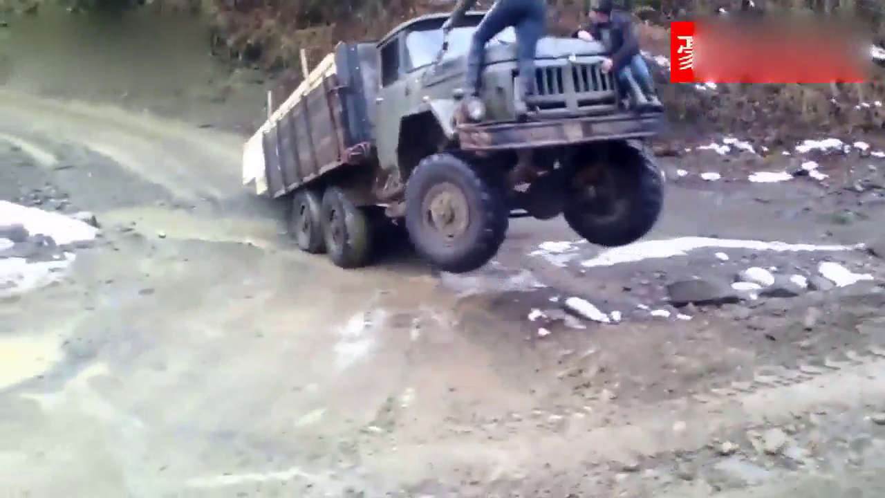 极端危险的最大自卸卡车操作员-最大推土机重型设备机器怪物