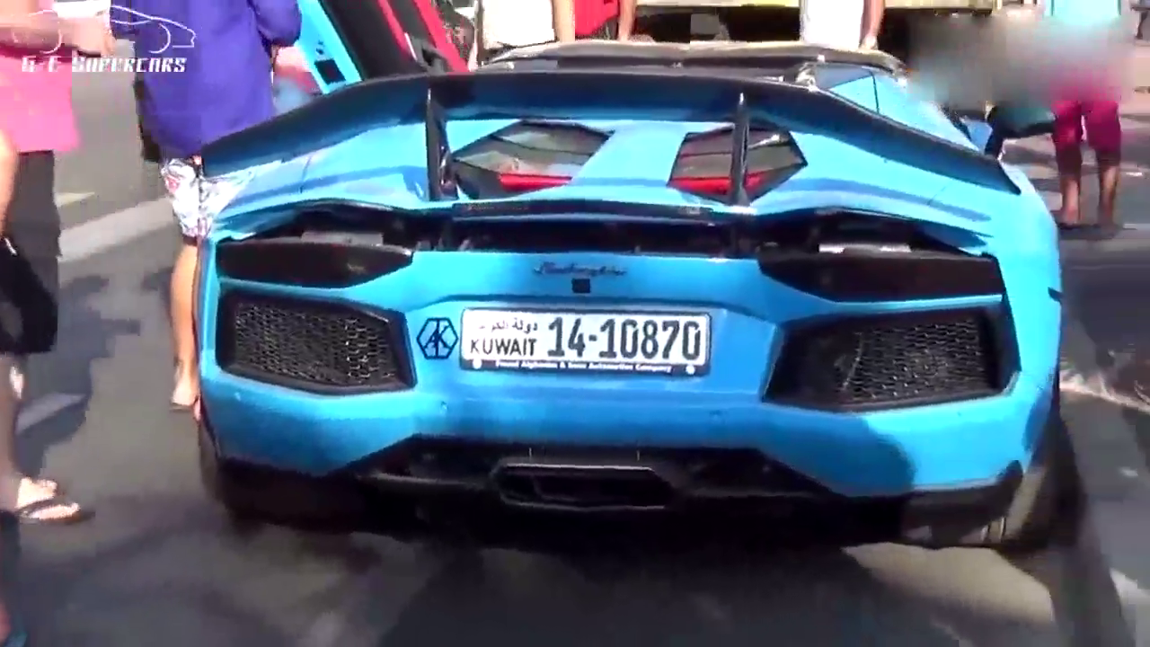 1800万兰博基尼跑车爆胎后，霸气才刚刚开始