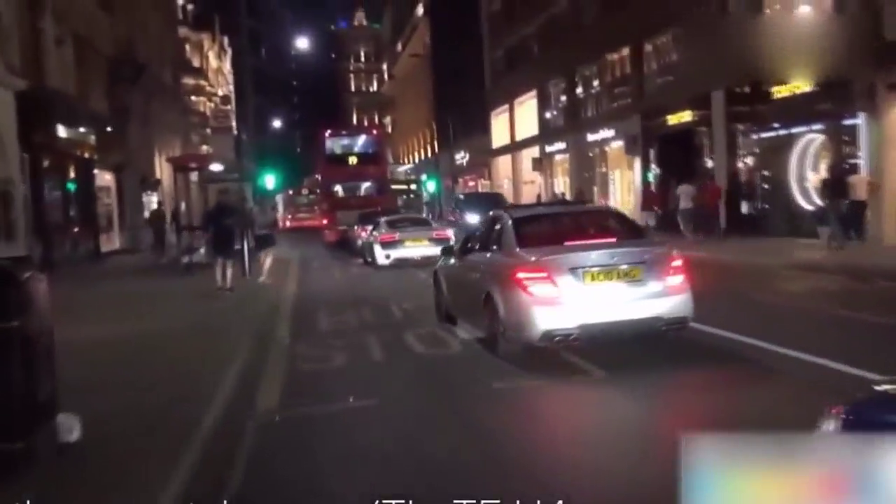 国外街头堵车场面，各种超级跑车闪瞎眼