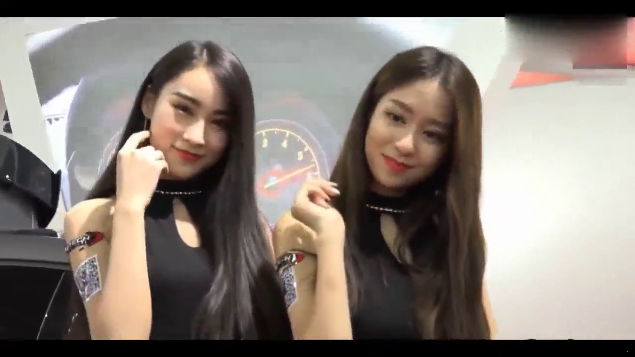 宅男福利时刻 车展实拍姐妹花美女车模