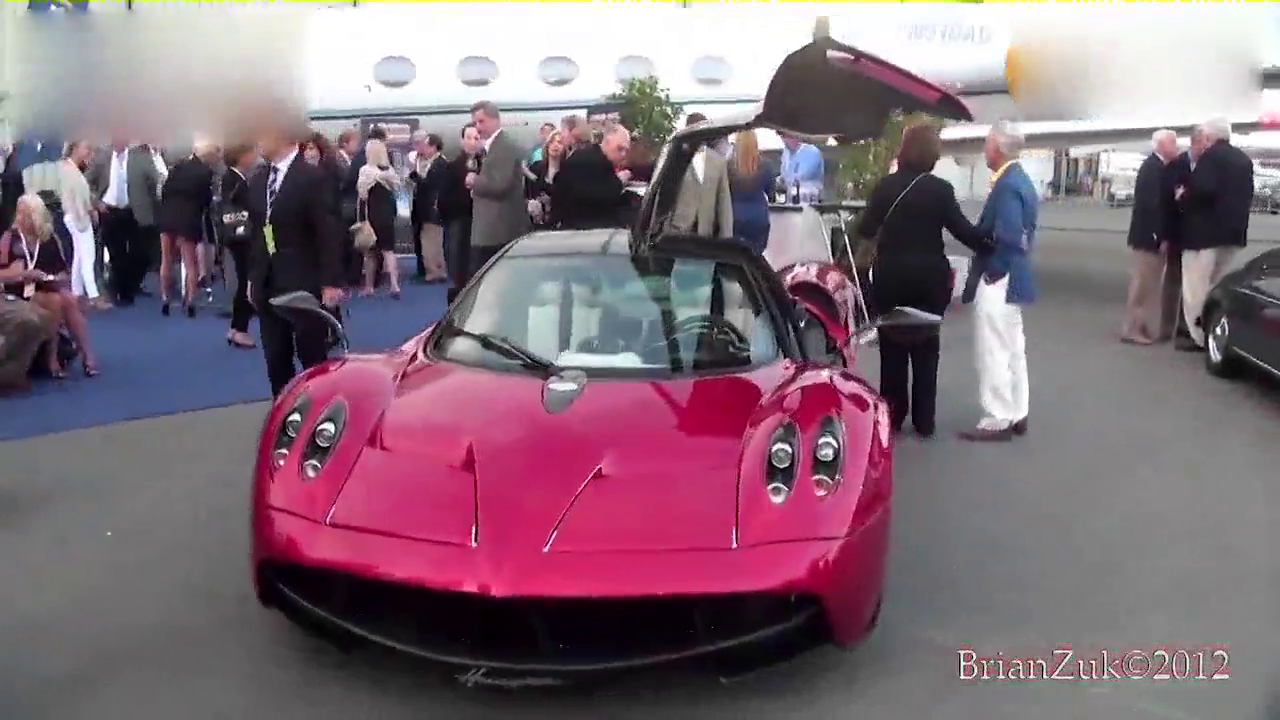 唯美街拍 红色风神帕加尼Huayra超级跑车 美得快哭了