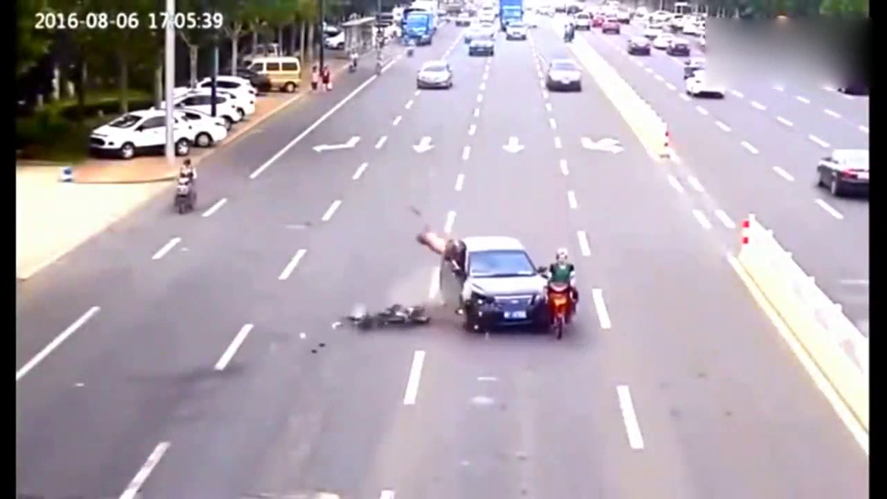 碰到这样的电动车，怎么办？太欺负人了