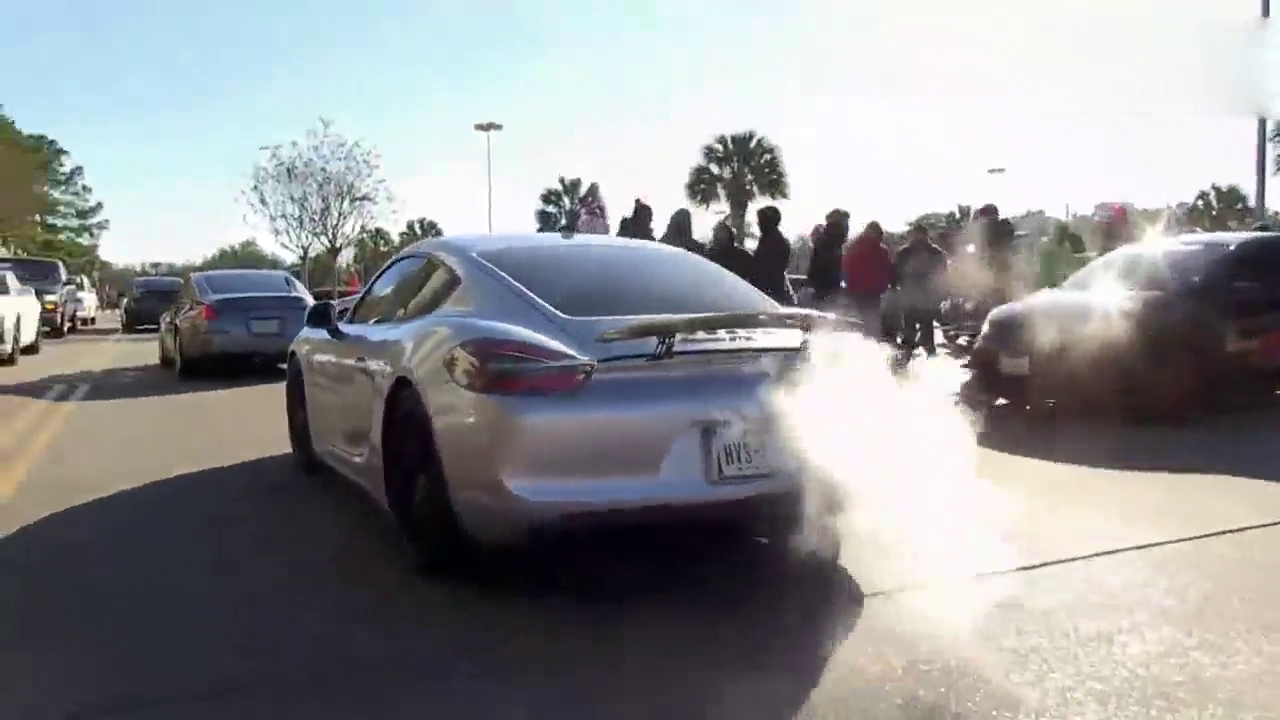 豪车云集！兰博基尼在古董跑车面前只能慢慢开 ！