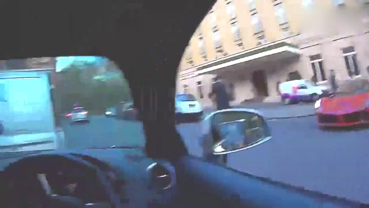 路边偶遇两千万法拉利跑车，我的奥迪TT勉强能追上