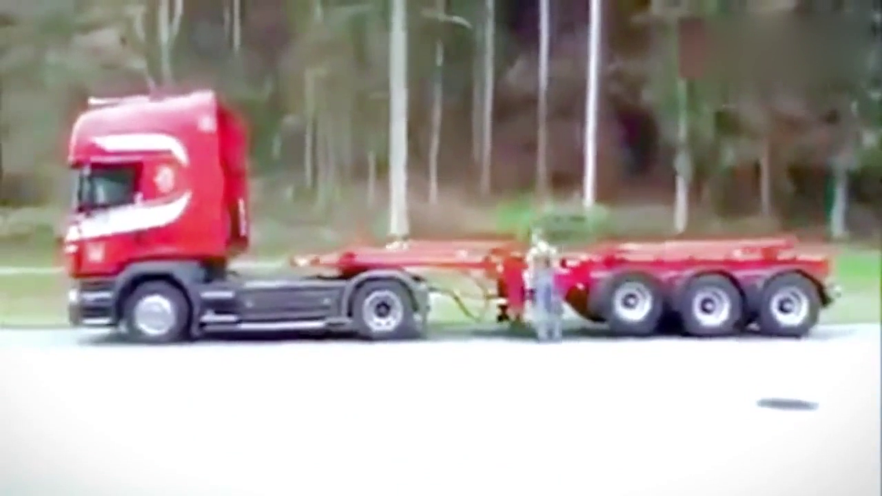 可折叠收纳的大型卡车