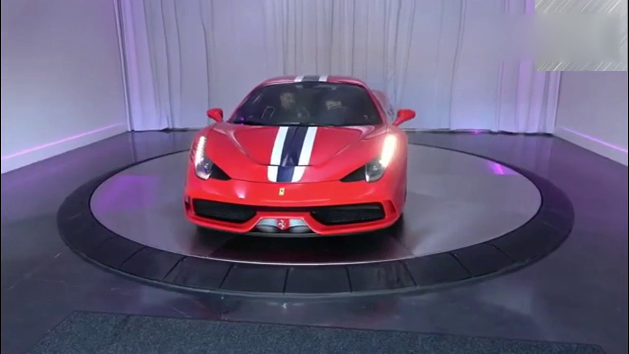 土豪开千万的超级跑车上街，结果还没出门竟遇到这样的事，尴尬！