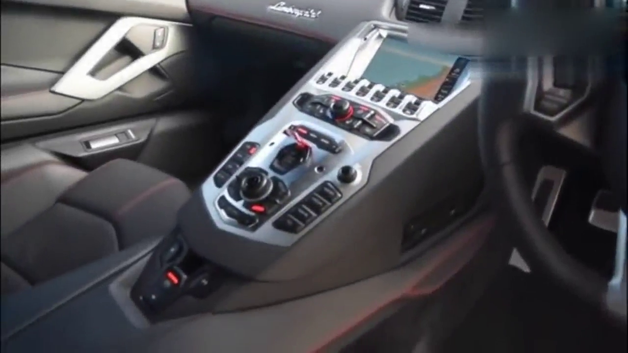 实拍兰博基尼跑车百公里加速，这发动机声音太好听了