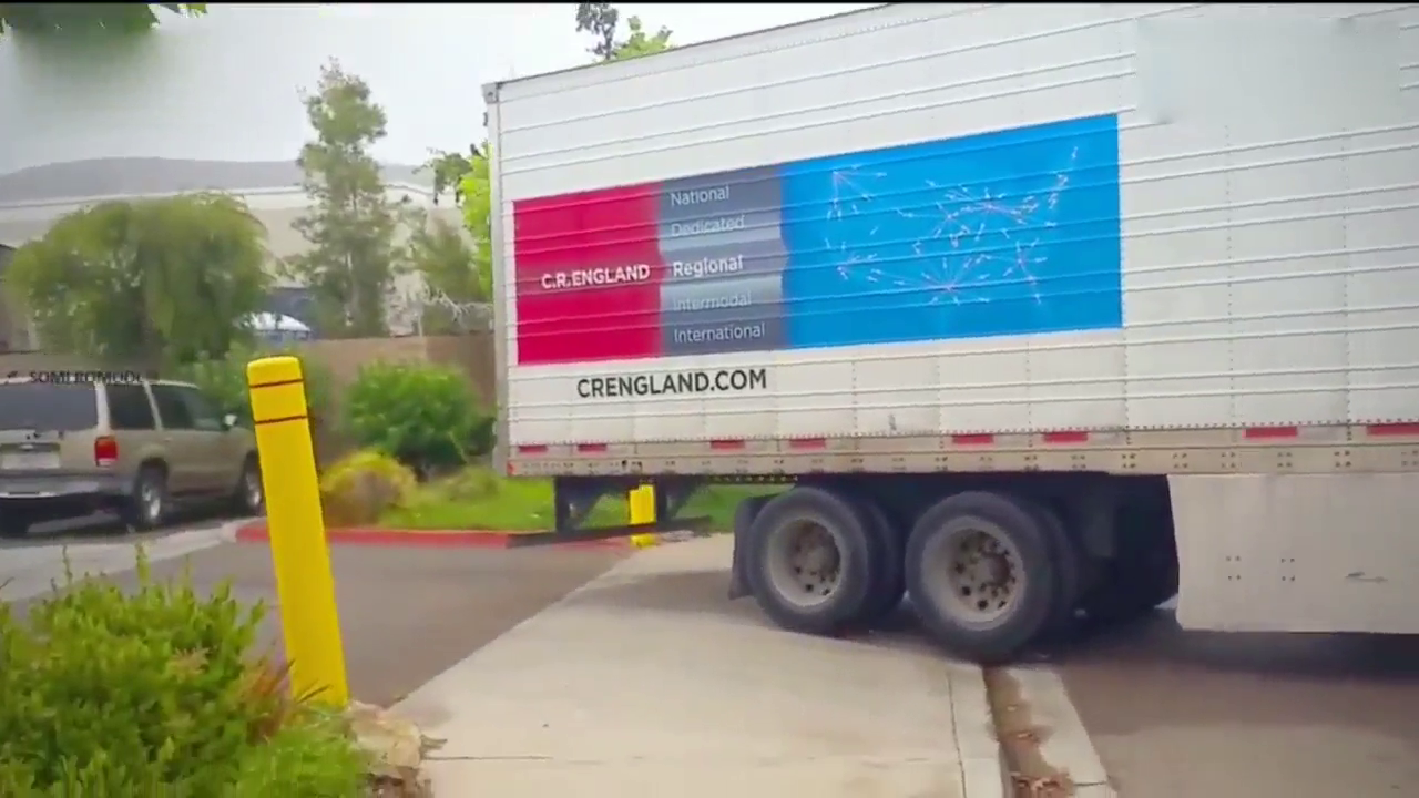 卡车倒车惊人的卡车驾驶技巧卡车倒车