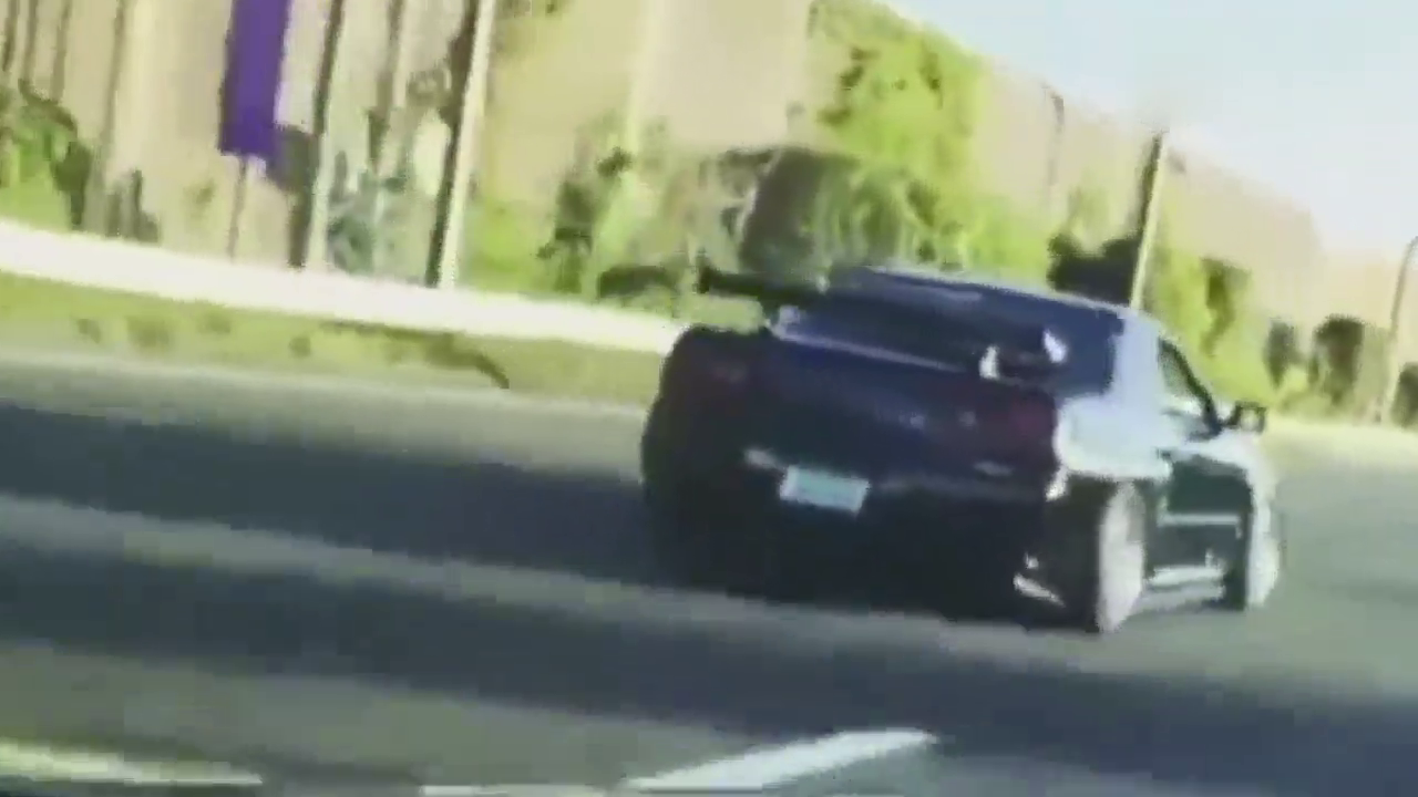 这跑车上路动静实在太大了