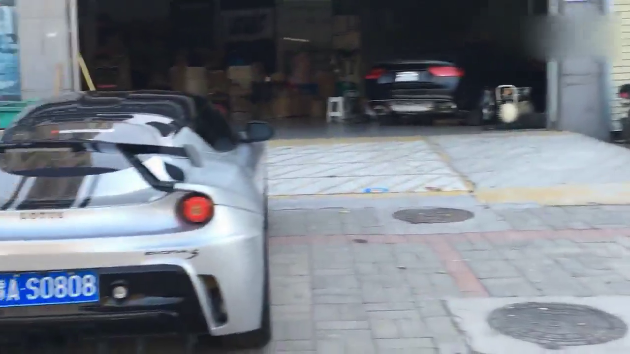 一条街都是经典跑车，真的霸气