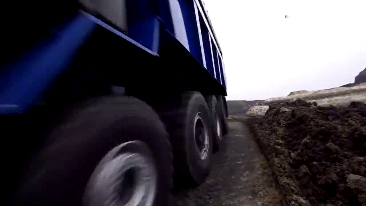 沃尔沃大卡车，10x6驱动，越野爬坡很有劲